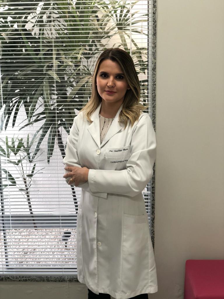 Retrato de Dra. Suellen Motta, cardiopediatra em Campo Grande