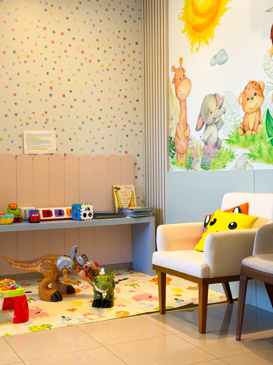Consultório infantil acolhedor em Campo Grande, preparado para atender crianças com conforto